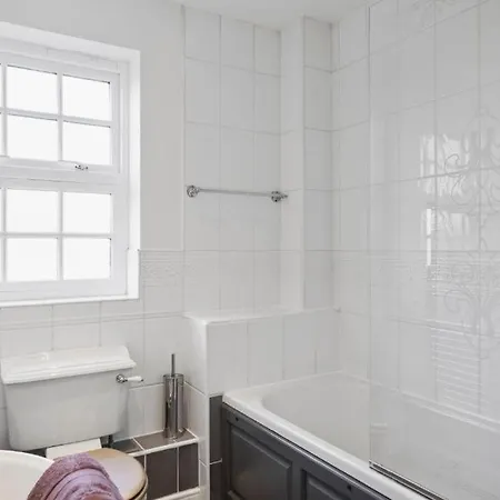 Stylish House Sleeps 10 Hébergement de vacances York