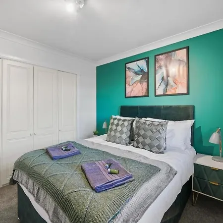 بيت للعطل Stylish House Sleeps 10