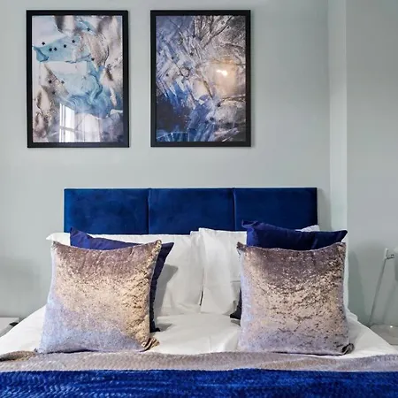 Stylish House Sleeps 10 York