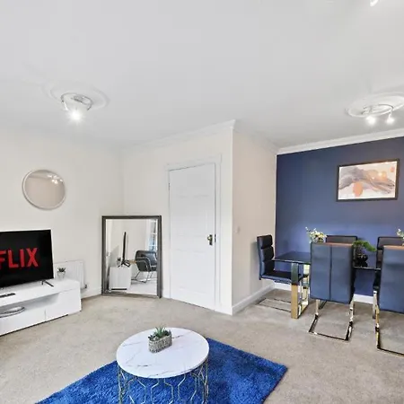 Stylish House Sleeps 10 بيت للعطل *