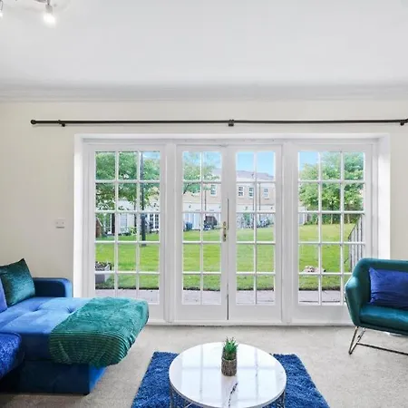 Stylish House Sleeps 10 * York