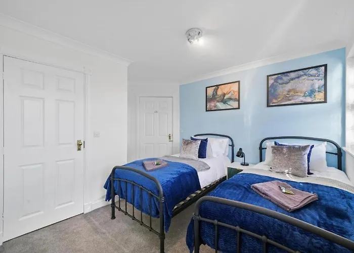 Stylish House Sleeps 10 Vakantiehuis