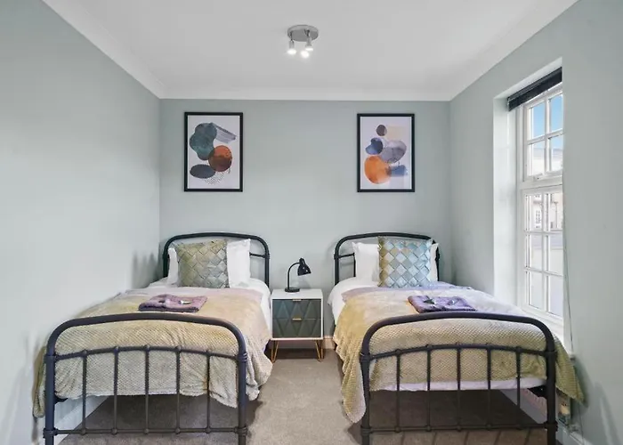 Stylish House Sleeps 10 Vakantiehuis *