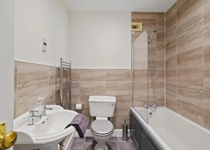 Stylish House Sleeps 10 * York