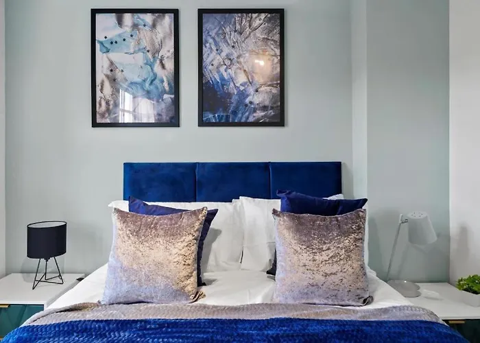 Stylish House Sleeps 10 York