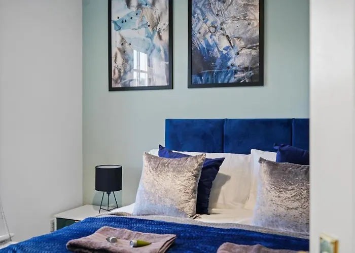 Vakantiehuis Stylish House Sleeps 10 *