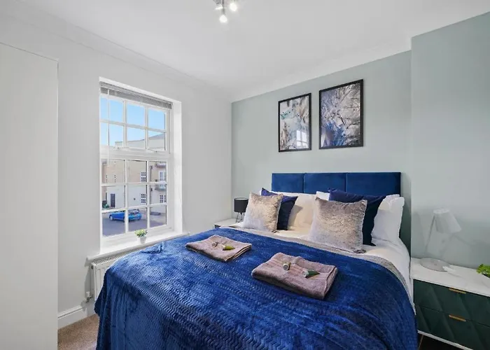 Stylish House Sleeps 10