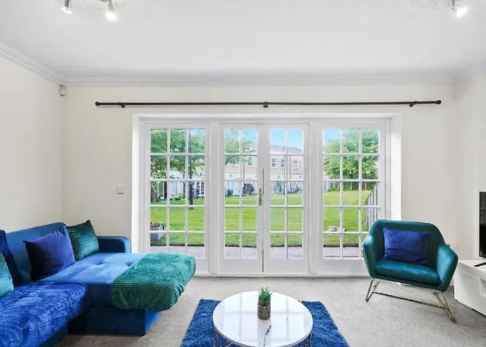 Stylish House Sleeps 10 * York