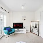 Stylish House Sleeps 10 York