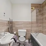 Stylish House Sleeps 10 * York