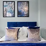 Stylish House Sleeps 10 York