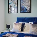 Casa de Férias Stylish House Sleeps 10 *