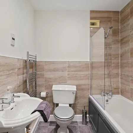Stylish House Sleeps 10 * York